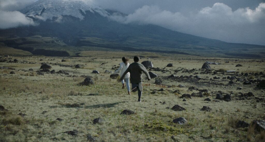 'Hiedra', con la producción ejecutiva de Karla Souza, triunfa en Venecia y San Sebastián