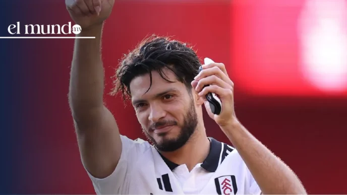 Raúl Jiménez apunta a destronar a Chicharito como segundo máximo goleador mexicano en Europa