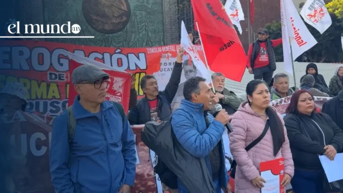 La CNTE marcha en CDMX e instala plantón en la Cámara de Diputados
