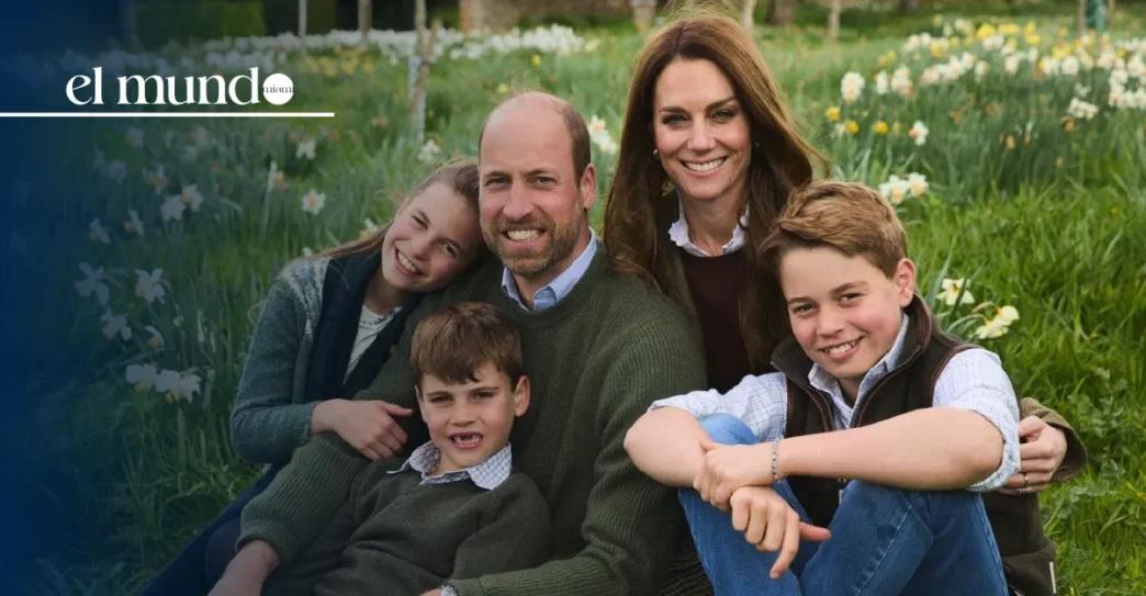 Royal experts debate William and Kate's Christmas photo