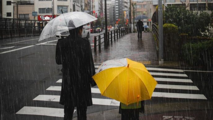 Weather in Florida will change due to a storm crossing the United States this weekend